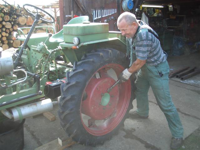 Montage neuer Hinterreifen